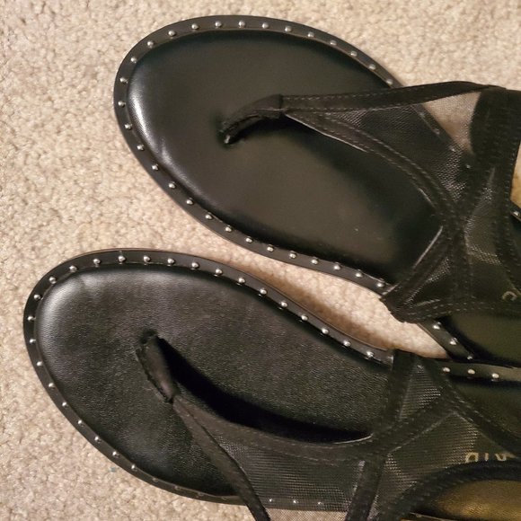 Torrid Black Studded T-Strap Sandal 8 Wide - Picture 6 of 8